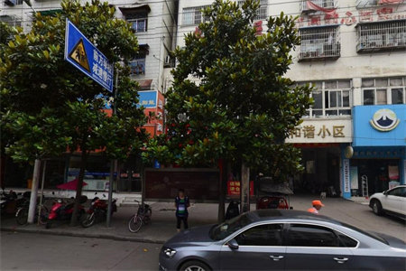 实验小学41中花园西小区四楼三室两厅92平精装出售